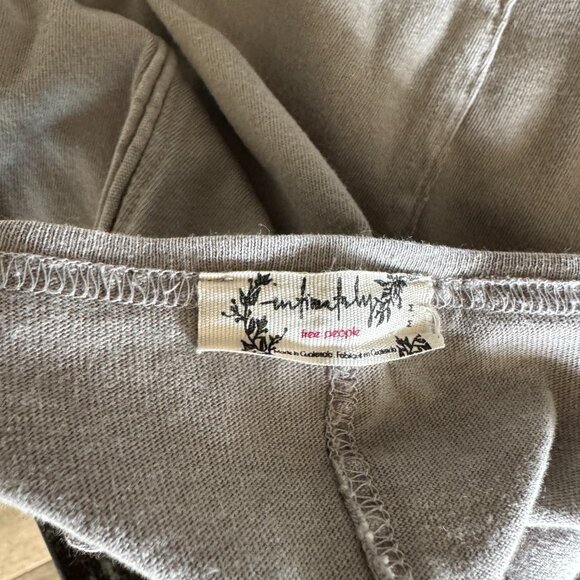 Free People gray button cap sleeve Tee size medium - Picture 5 of 9